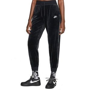 Nike Women’s Sportswear Heritage Plush Joggers